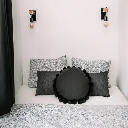 B15 - Wood&black Apartman *