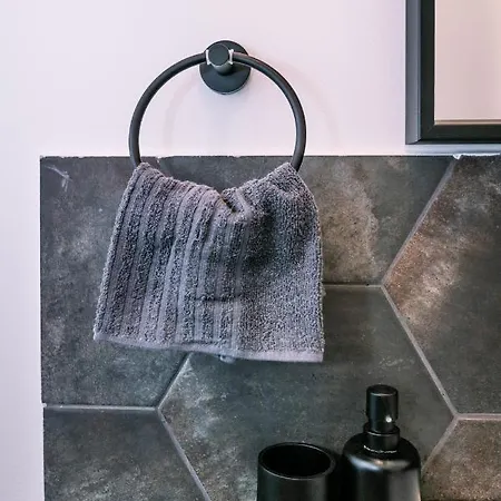 Apartament B15 - Wood&black *