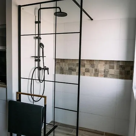 شقة B15 - Wood&black *