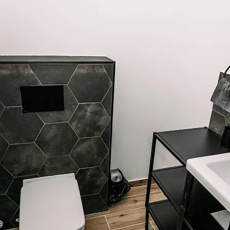 شقة B15 - Wood&black *