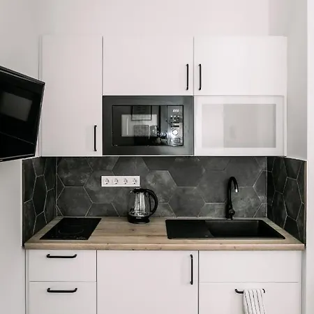 شقة B15 - Wood&black