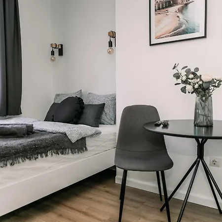 B15 - Wood&black Apartman