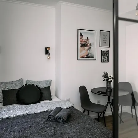 B15 - Wood&black Apartman