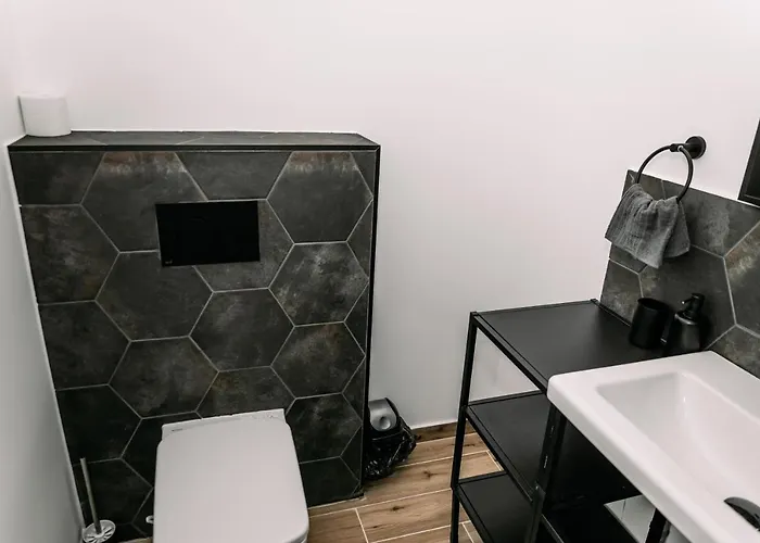 Apartment B15 - Wood&black *