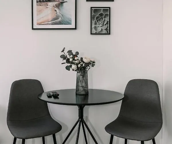 B15 - Wood&black Apartament *